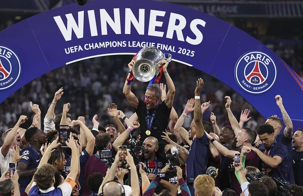 包含卡迪夫城失球连连，巴黎圣日耳曼取得大胜的词条