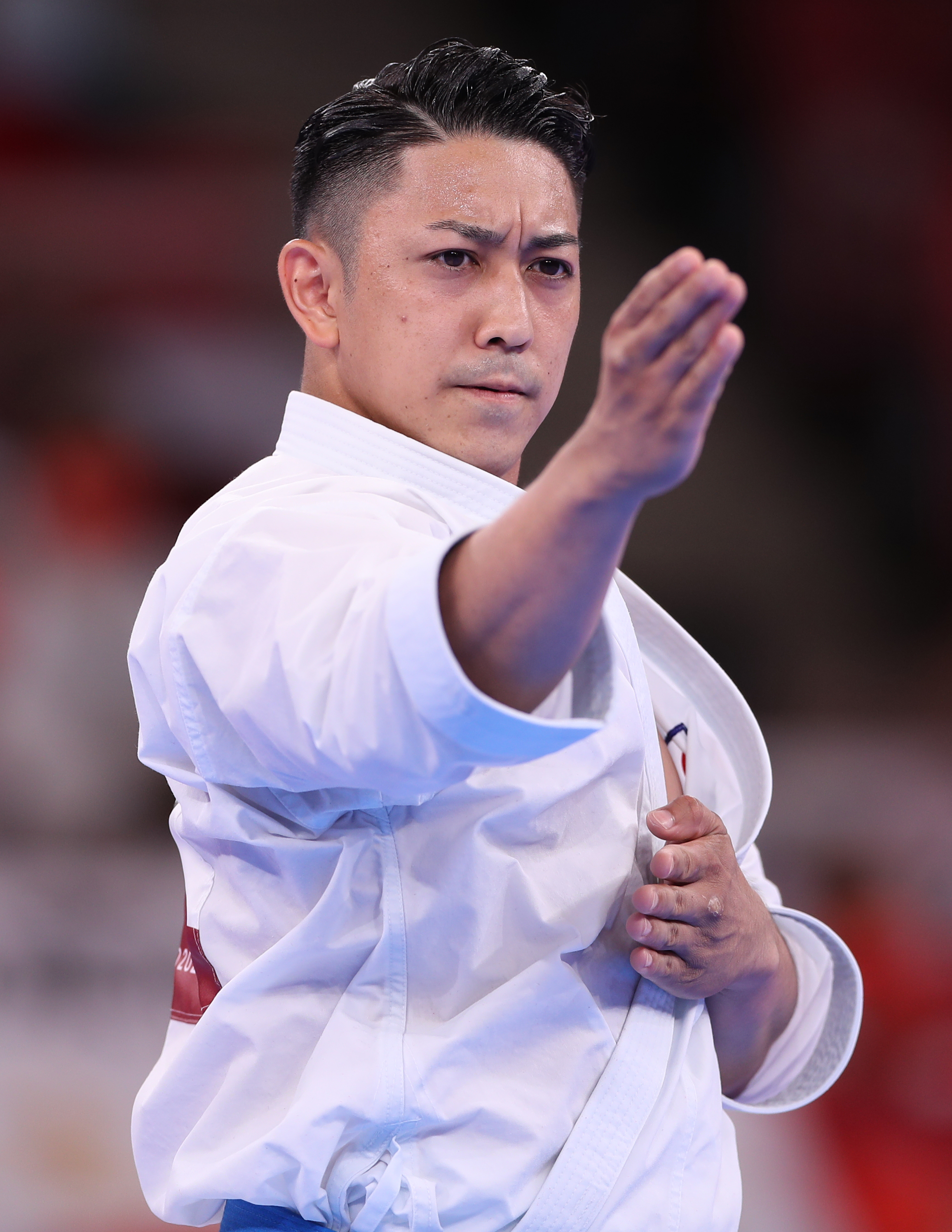 空手道比赛中选手技艺高超展现实力