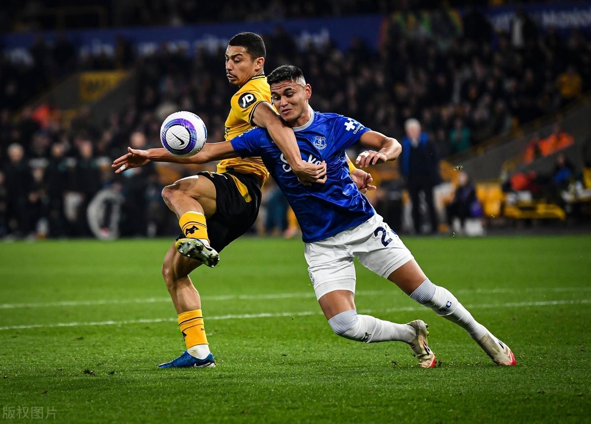 埃弗顿客场输给西汉姆，保级防线动摇的简单介绍