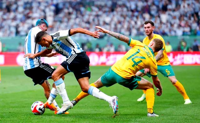 包含阿根廷队在国际足球赛场上斩获胜利的词条