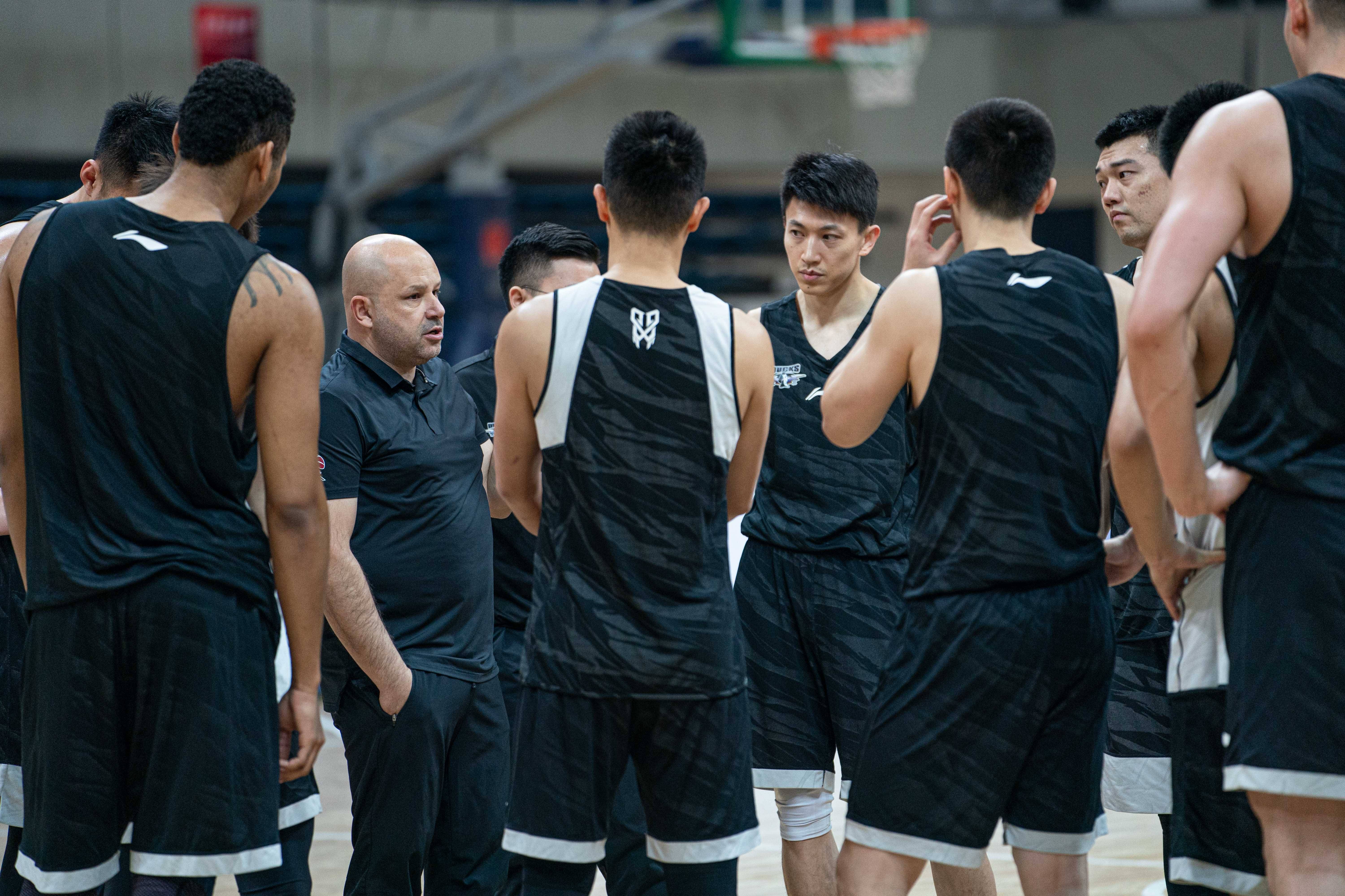 爱游戏体育平台-包含篮球教练突发心脏病入院治疗的词条