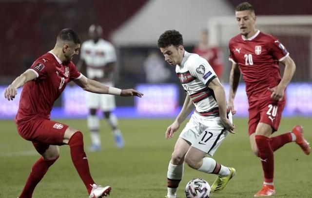 包含阿塞拜疆队大胜对手，向胜利勇进的词条