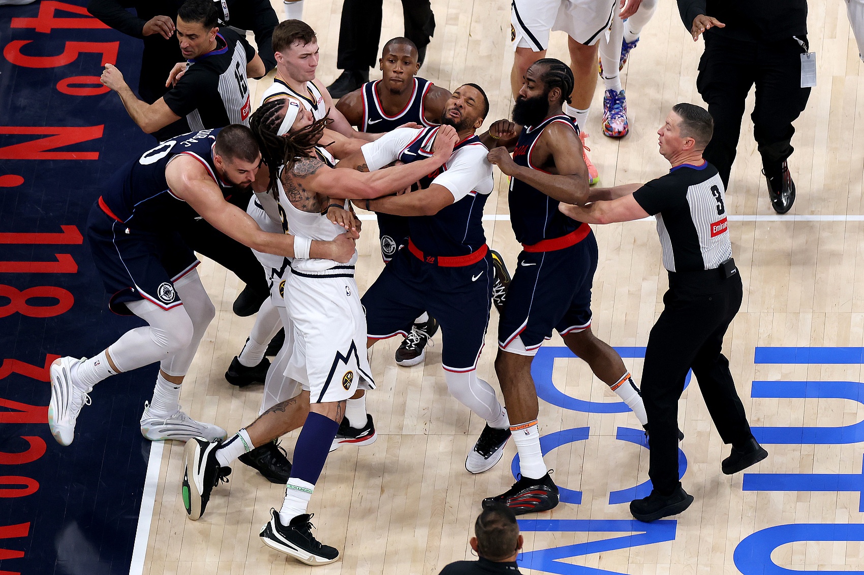 爱游戏体育平台-包含比赛中的绝杀时刻引发人们的热议的词条