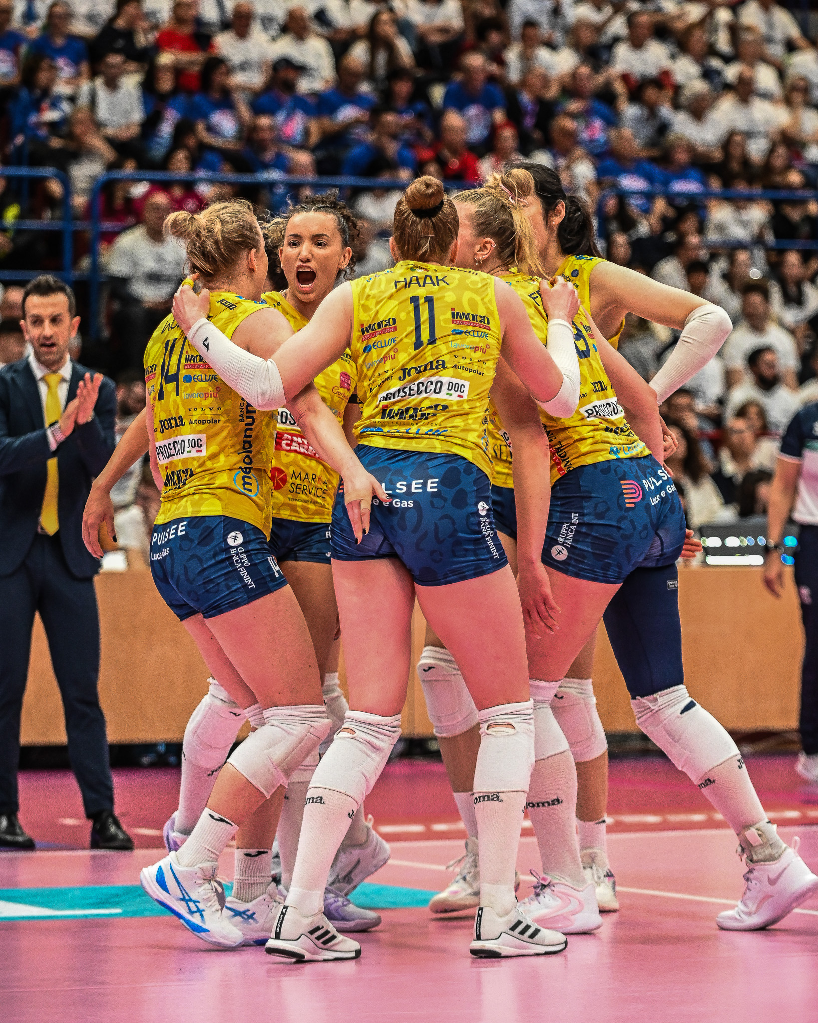 意大利女足在比赛中表现优秀，成功晋级半决赛