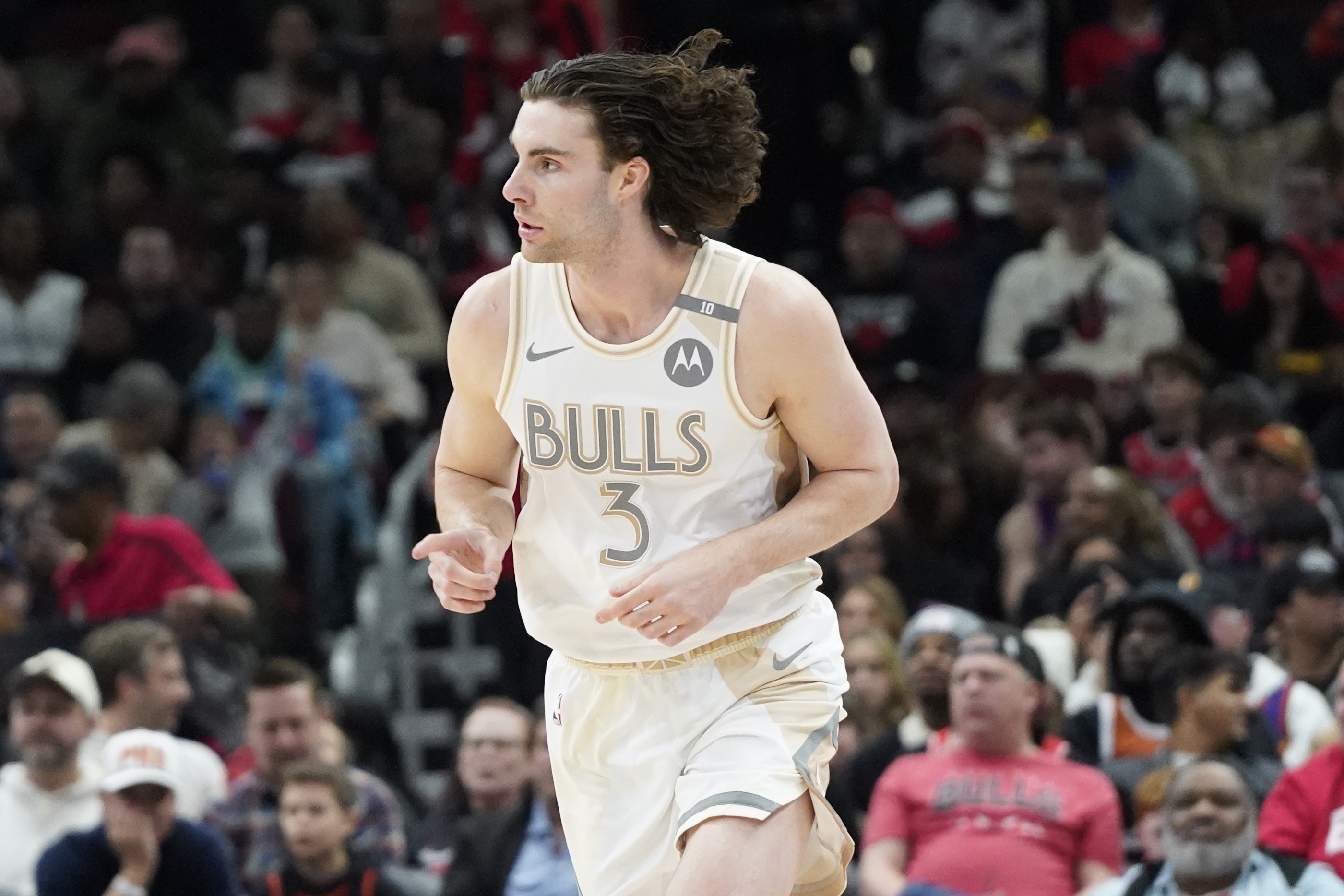 公牛惨败魔术，结束连胜