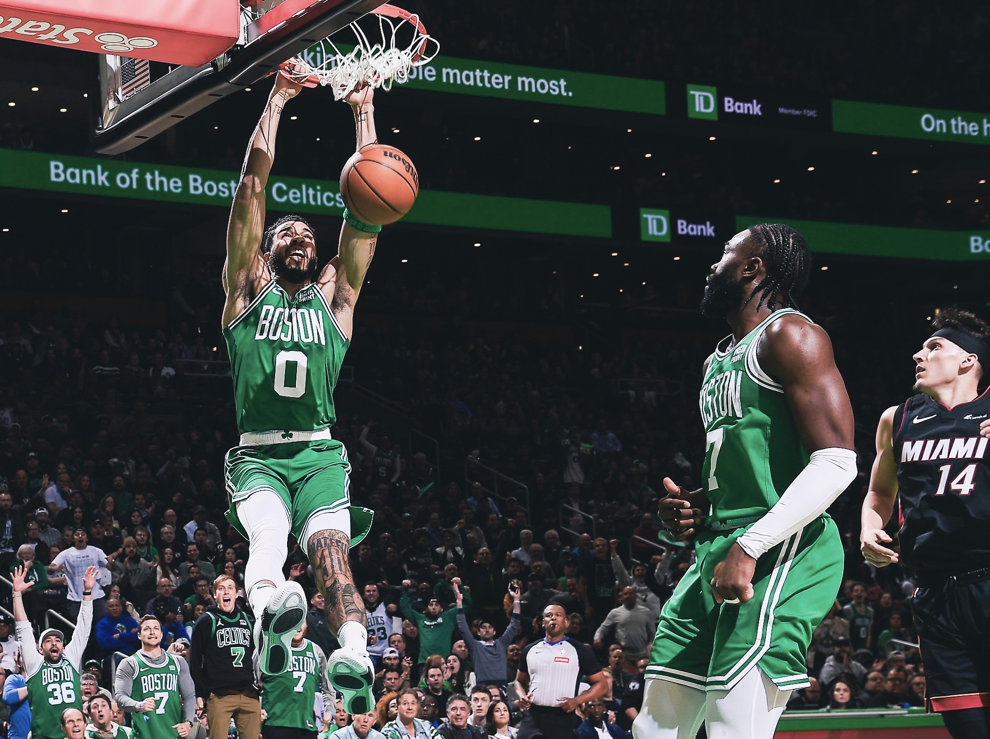 凯尔特人大胜热火，实力强劲！