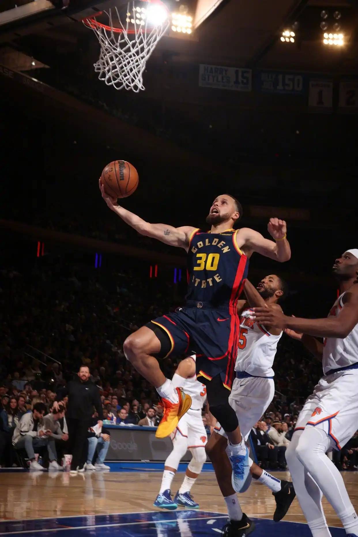 勇士击败尼克斯取得五连胜