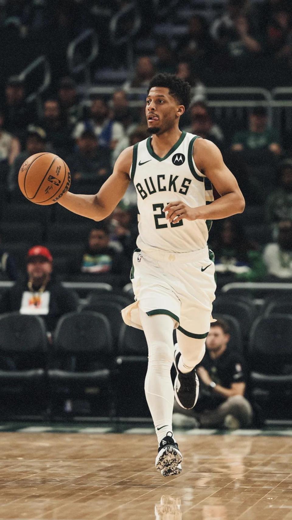 雄鹿逆转公牛，取得胜利