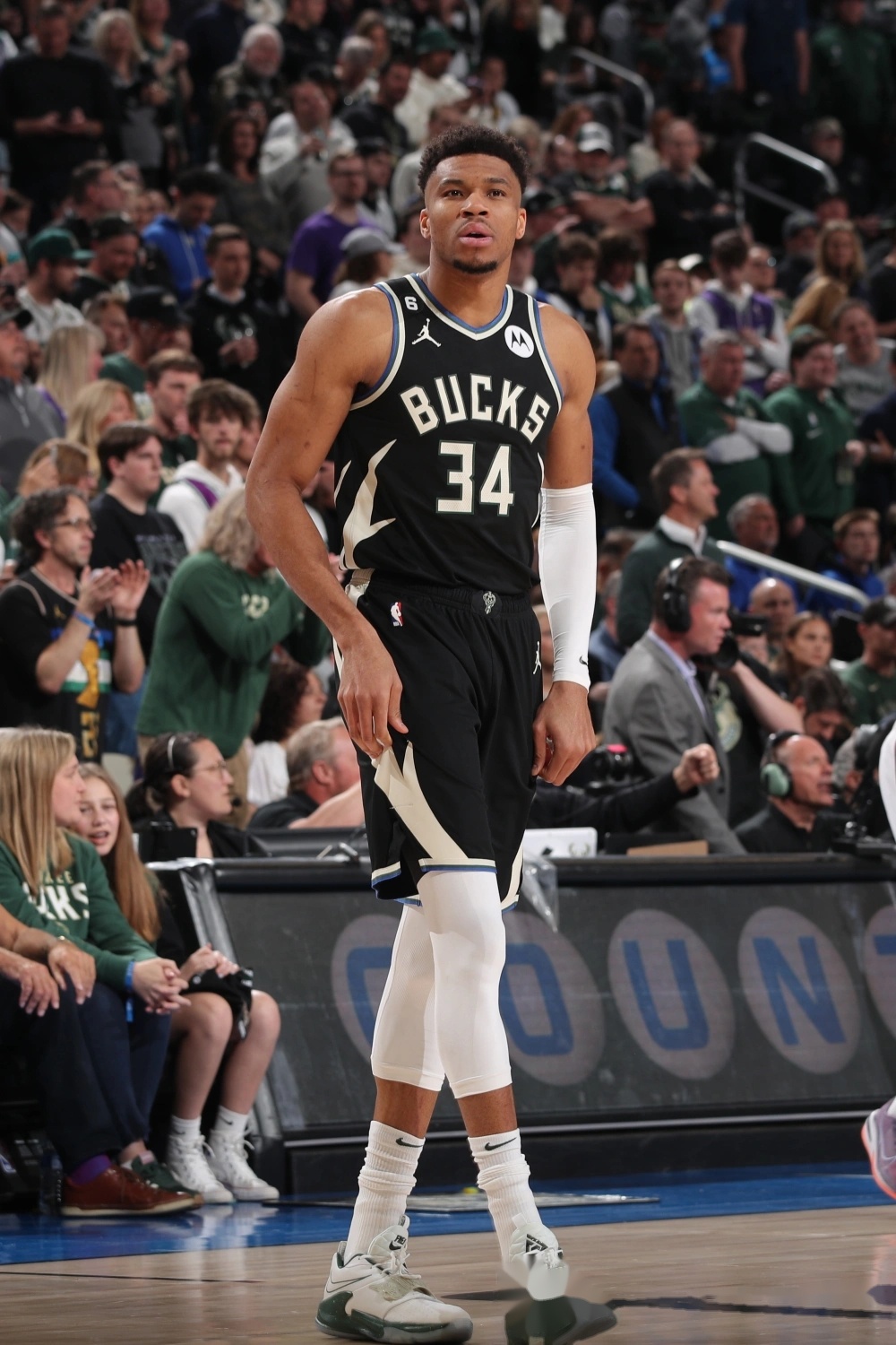 雄鹿力克灰熊，取得三连胜