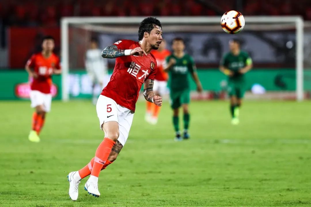 包含广州恒大再胜一场，实力稳居榜首！的词条