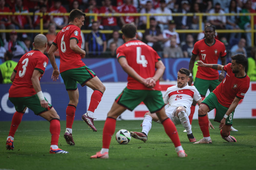 包含格鲁吉亚队客场逼平爱尔兰，欧洲杯出线形势一片大好的词条