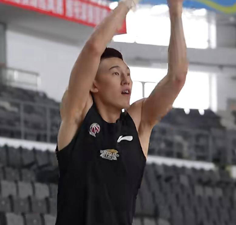 球员体能训练重心调整，提升比赛状态