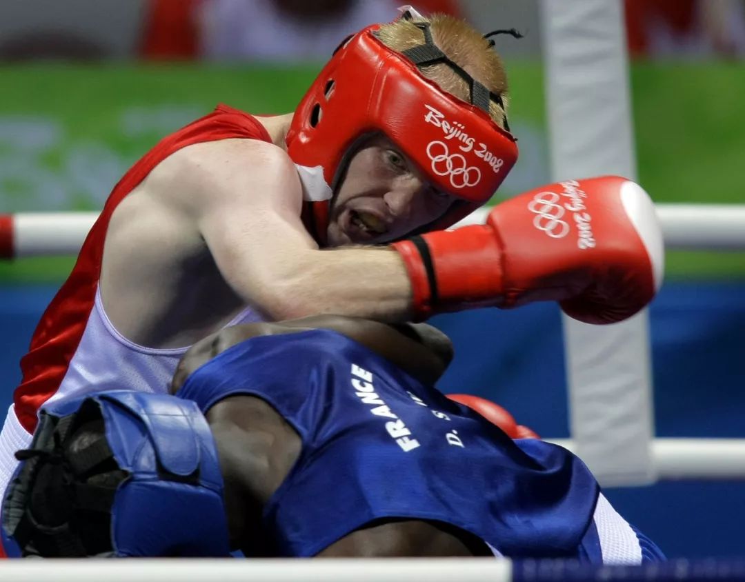 俄罗斯拳击选手首轮KO对手，晋级决赛