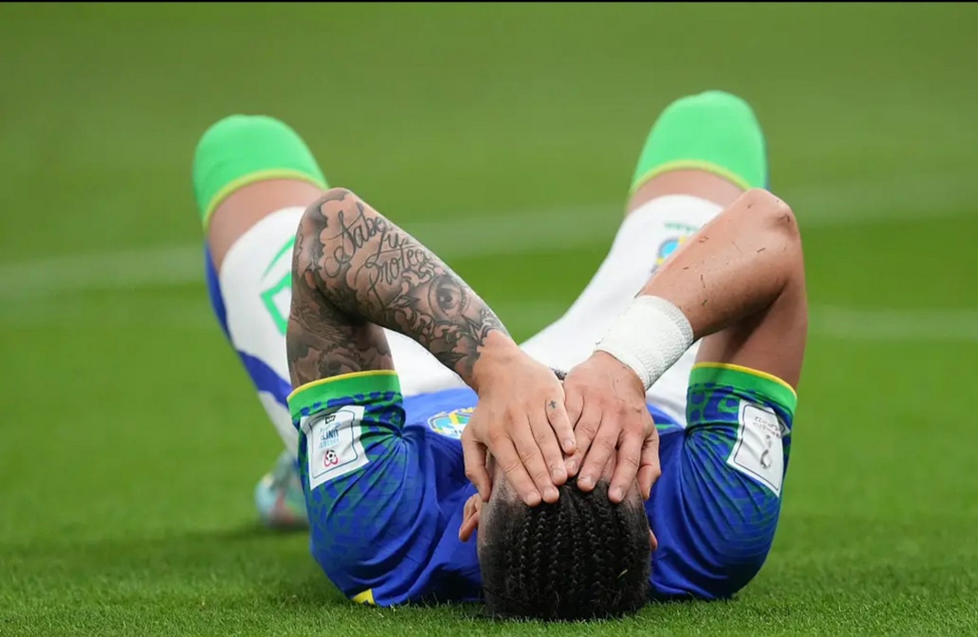 爱游戏app-国际足坛巨星受伤，球队备战压力增加的简单介绍