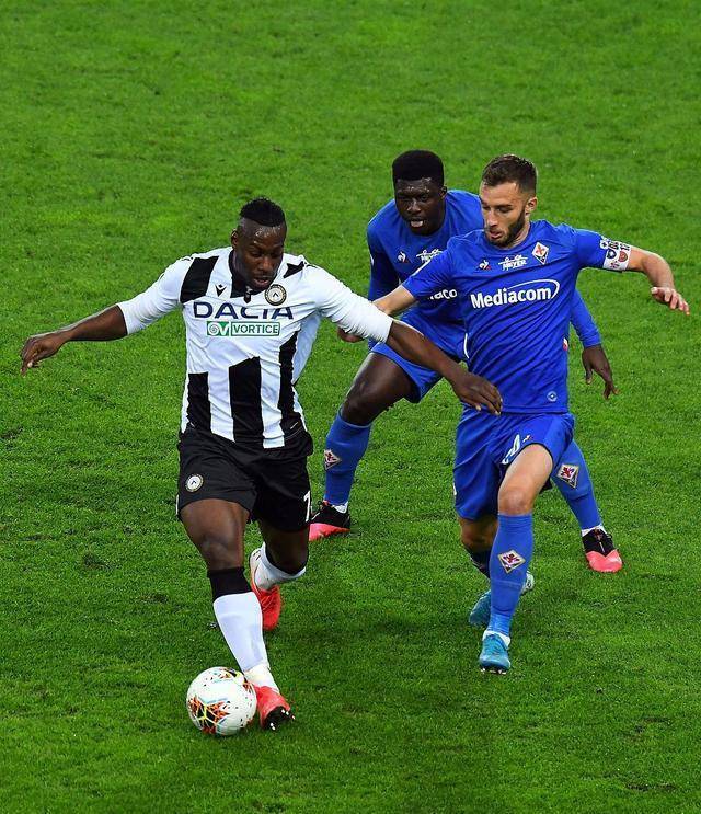 乌迪内斯惊险逃生，门兴抢得一分的简单介绍